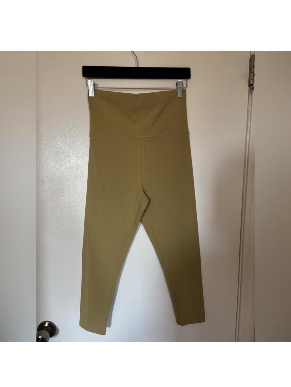 (FIESTAR) High-Waisted Olive Leggings